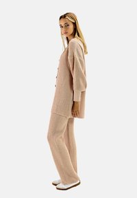Elara LANGESSET  - Strickjacke - rosa