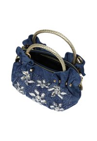Denim taske med flet-metal håndtag, blomsterdekorationer og rhinsten accenter. Har et samlet topdesign og lynlås lukning.