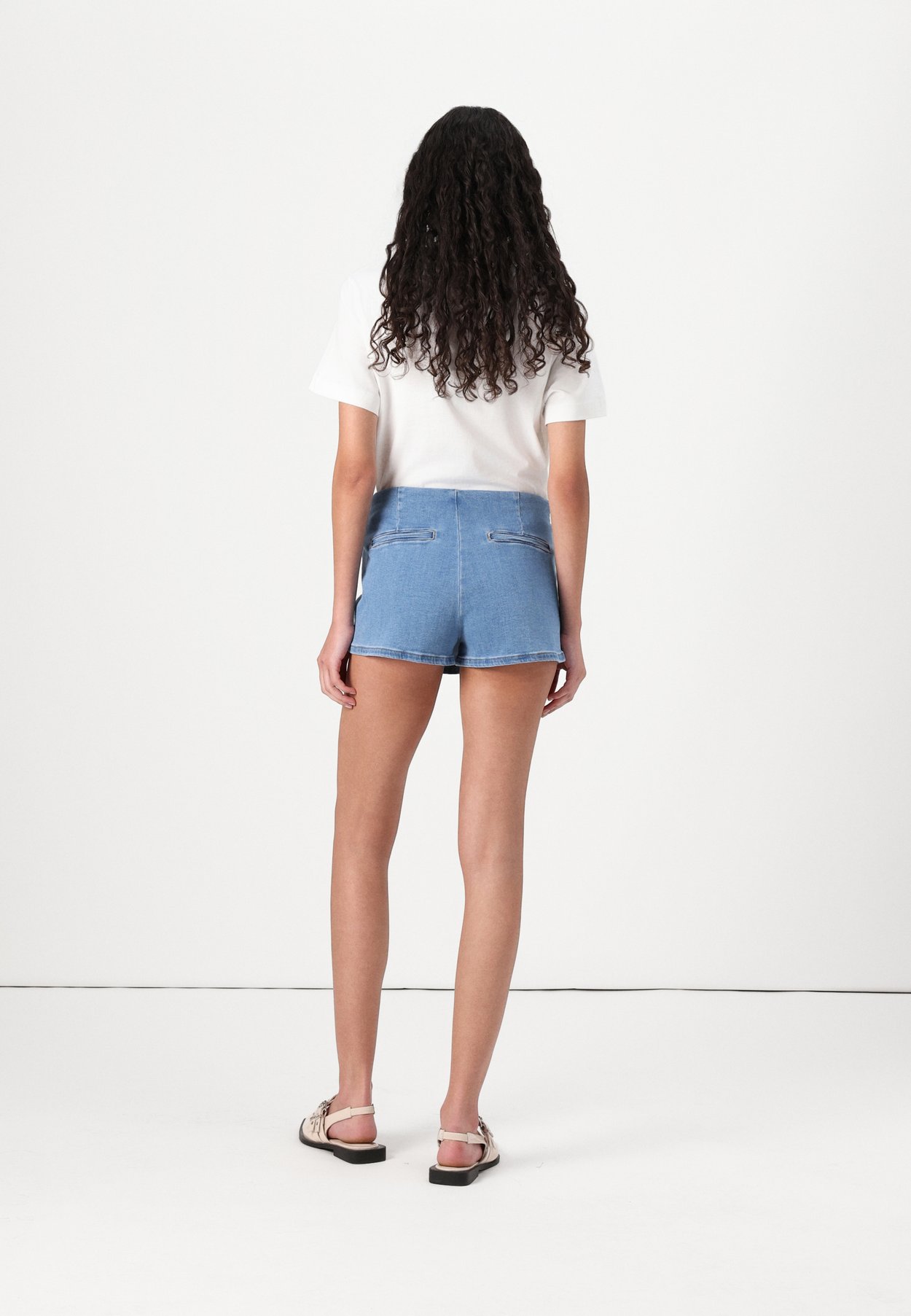 ONLMIST YASMINE