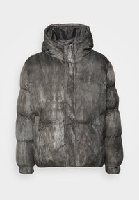 Puffjacka i mörkgrått med texturerad yta, som har huva, framdragkedja och sydda paneler för isolering.