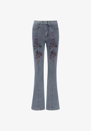 Hoch geschnittene Schlagjeans aus mittelschwerem Denim mit gestickten Kreuz- und Rosenakzenten sowie roten Herzen auf der Vorderseite.