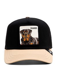 Crna i bež trucker kapa s kvadratnim umetakom na kojem je izvezena Rottweiler i riječ "GUARD." Mrežasti stražnji dio i zakrivljeni vizir.