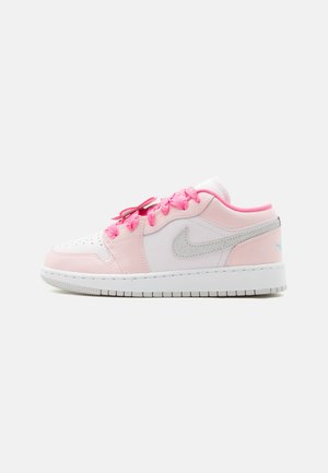 Jordan AIR JORDAN 1 SE UNISEX - Αθλητικά παπούτσια - pink bloom/pink glow/pearl pink/hyper orange/light aqua/sail