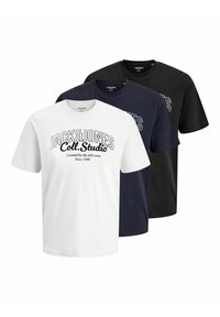 Set od tri majice s okruglim izrezom u bijeloj, mornarskoj i crnoj boji od pamuka. Ima "JACK&JONES Coll. Studio" grafiku na prednjoj strani. Kratki rukavi.