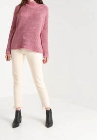 Custommade Sweter