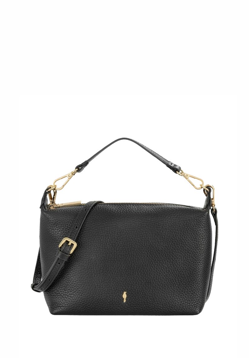 Czarna skórzana torebka o teksturowej powierzchni, z krótkim uchwytem u góry oraz długim regulowanym paskiem, zdobiona złotymi akcentami.