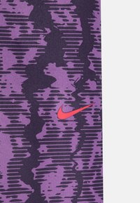 Nike Performance NIKE PRO DF SHORT  - Leggingek - dark raisin/black raspberry/aster pink