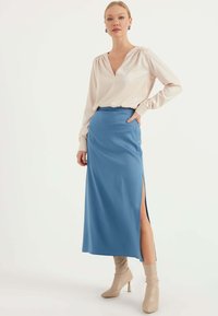 Herita Midi Skirt With Side Slit - A-linjekjol - blue