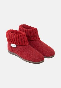 Røde filt slippers med en strikket manchet, blød tekstur, rund form og en flad gummisål. Har et mærke på siden.