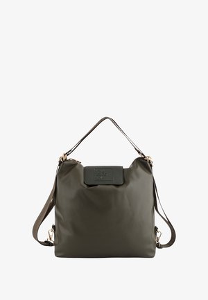 Bolso grande de color verde oscuro con asa corta y correa larga desmontable, parche embossado con la palabra "FRIENDLY" en la solapa frontal.