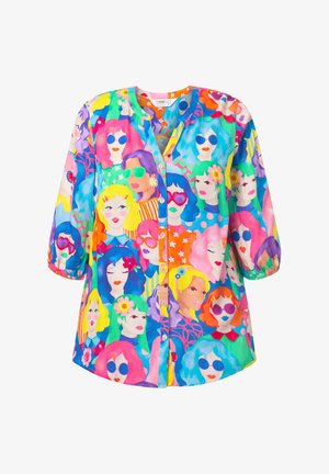 Bunte Button-Up-Bluse mit einem Druck von verschiedenen Gesichtern, die unterschiedliche Frisuren und Sonnenbrillen tragen. Hergestellt aus leichtem Stoff mit ¾-Ärmeln.