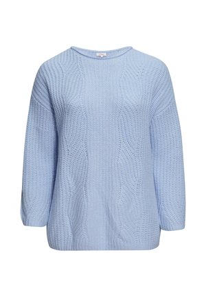 Lichtblauwe gebreide trui met een gestructureerd kabelpatroon, ronde hals en driekwartmouwen. Zachte, ontspannen pasvorm.