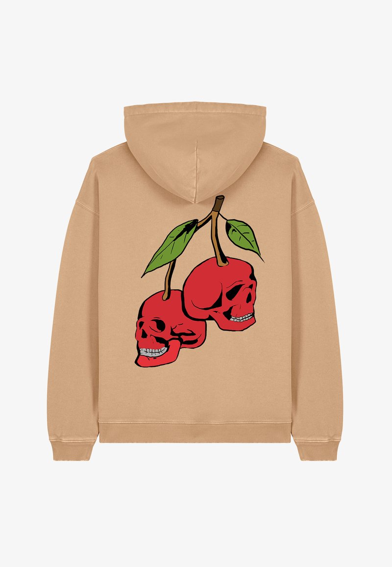 Sweat à capuche beige avec un graphique de deux cerises rouges dont les fruits sont remplacés par des crânes et des feuilles vertes, affiché au dos.