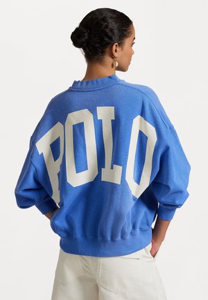 Sweatshirt bleu surdimensionné en coton, avec le mot "POLO" en grandes lettres blanches au dos. Poignets et ourlet côtelés.