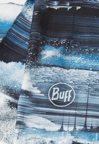 Buff multifunzionale in un tessuto texture presenta un motivo astratto blu e nero con un logo circolare bianco. Leggero e elasticizzato.