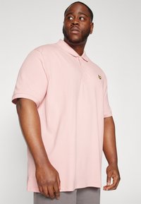 Lyle & Scott PLAIN - Poloshirt - palm pink