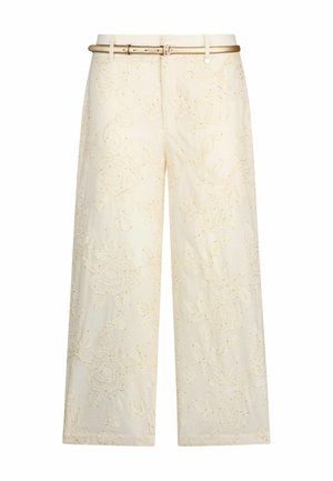 Pantalon à jambes larges couleur crème avec broderies florales et une fine ceinture beige à la taille, présenté sur un fond blanc.