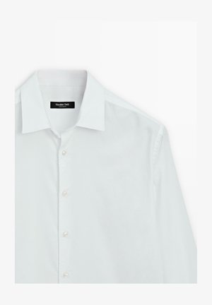 Weißes Hemd mit Knopfleiste aus glattem Stoff, mit klassischem Kragen, langen Ärmeln und fünf Knöpfen auf der Vorderseite. Markenetikett sichtbar.