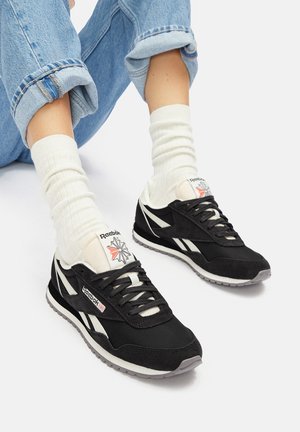 SPORTS 100208831 - Zapatillas de entrenamiento - black/light beige