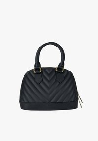 Bolso negro acolchado con forma redondeada, con patrones en espiga, doble asa superior, herrajes en tono dorado y cierre con cremallera.