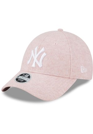 Casquette de baseball réglable rose clair avec logo brodé des New York Yankees en blanc sur le devant et logo New Era sur le côté.