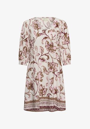 Kreemikas kleit roosade ja pruunide lillemustritega, V-kaelusega, kolmeveerandvarrukatega, millel on elastsed mansetid, ning mustrilise äärega hem.