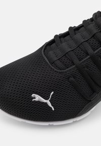 Puma AXELION - Tréningová obuv - black/silver/high risk red