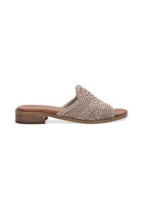 Beige vævet slidesandal med en tekstureret overdel, lukket tå og lav stablet hæl. Har runde dekorative accenter og en glat læderindersål.