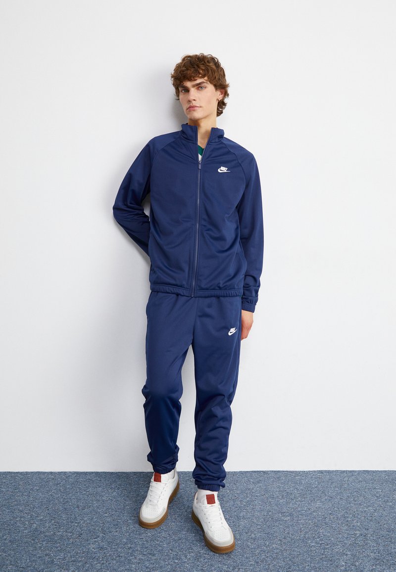 Nike Sportswear - CLUB - Tracksuit - midnight navy/white, Enlarge