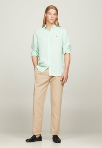Tommy Hilfiger PIGMENT DYED  - Camicia - mint gel