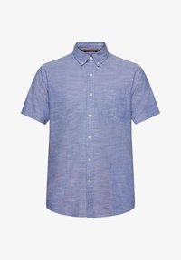 Camisa de manga corta, con botones, en lino de color azul claro. Presenta un bolsillo en el pecho y un sutil patrón texturizado. Diseño de cuello clásico.