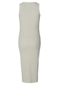 Šaty bez rukávů, těsně přiléhající midi délky v světle šedé barvě z rib rovného úpletu, s kulatým výstřihem a hladkým povrchem bez ozdob.