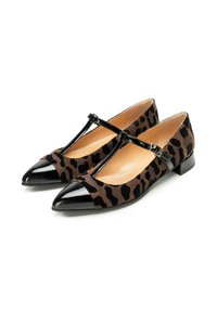 Scarpe flat con stampa cheetah, con punta e cinturino in pelle verniciata nera, presentano un tacco basso e quadrato e un interno liscio color tan.