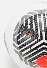 Nike Performance ACADEMY UNISEX - Calcio - white/black/bright crimson