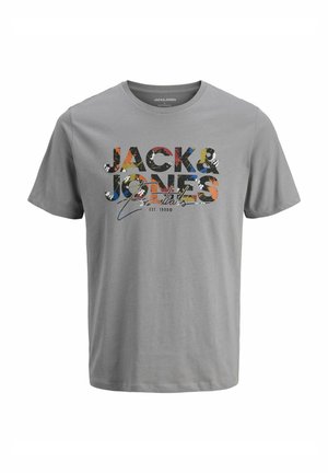 Šedé bavlnené tričko s multicolor grafickým potlačou, na ktorom je text "JACK & JONES" a "Essentials", krátke rukávy a okrúhly výstrih.