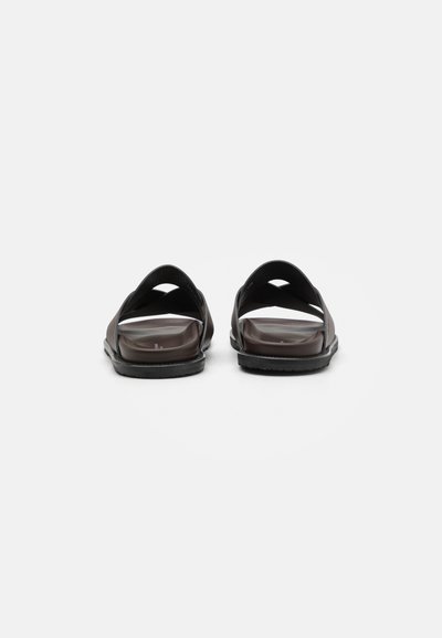 Stuart Weitzman BERKLEY - Mules - espresso