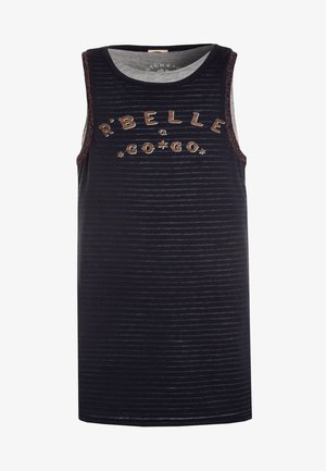 Chemise sans manches bleu marine rayée avec texte métallique "R'BELLE GO GO" et bord foncé aux emmanchures sur fond blanc.