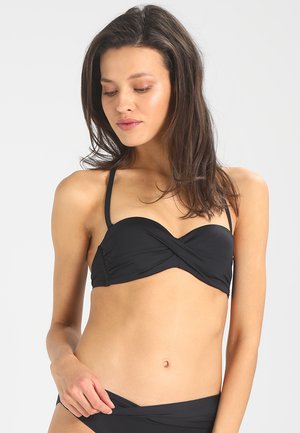 Czarny biustonosz bikini z obrotowym wzorem, cienkimi regulowanymi ramiączkami i miękkim materiałem. Charakteryzuje się gładką teksturą i minimalistycznym stylem.