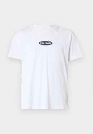 Vit bomullst-shirt med korta ärmar, med en svart oval "VOLTAIRE"-logotyp på bröstet. Enkel design och rund halsringning.
