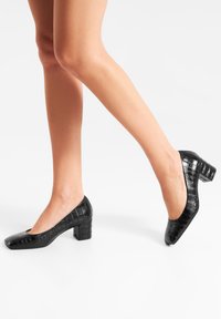 Woden MARIE CROCO - Klasické lodičky na opätku - black