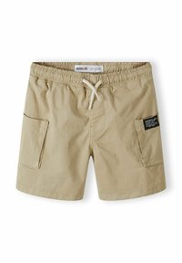 Shorts da bagno beige realizzati in tessuto leggero, con vita elastica e cordino, tasche laterali e un'etichetta a toppa sul lato sinistro.