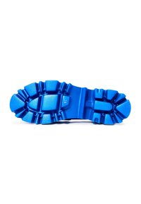 Semelle en caoutchouc bleu vif avec des crampons profonds et une indication de taille « 39 » au centre, conçue pour l'adhérence et la durabilité.