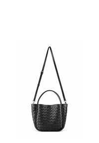 Sac à main en cuir tressé noir avec doubles poignées, sangle réglable et texture lisse. Dispose d'un haut incurvé et d'un corps structuré.