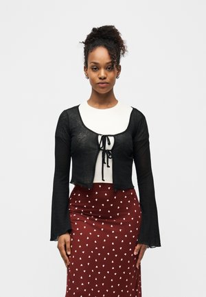 - Bluzka z długim rękawem