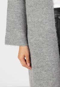 Gina Tricot LONG CARDIGAN - Жилетка - grey