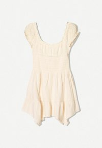 Helles beigefarbenes Kleid mit kurzen, gerafften Ärmeln, geschmücktem Oberteil und einem ausgestellten, unregelmäßigen Saum. Textil mit einer weichen Oberfläche.