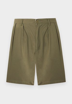 Λαδί πράσινες κομμένες στο γόνατο σορτς με πιέτες στο μπροστινό μέρος, πλαϊνές τσέπες, θηλιές για ζώνη, κουμπί για κλείσιμο και φερμουάρ.