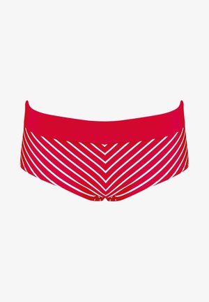 Czerwone kąpielówki z szerokim czerwonym pasem w talii i wzorem w zygzaki w białe paski, wykonane z gładkiego, elastycznego materiału.