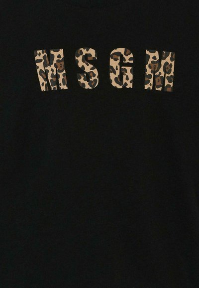 Zwarte katoenen t-shirt met grote, luipaardprint "MSGM" letters aan de voorkant. De stof heeft een gladde textuur en een ronde hals ontwerp.