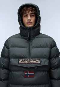 Napapijri RAINFOREST OP WI PUF - Felpa con cappuccio - green urban